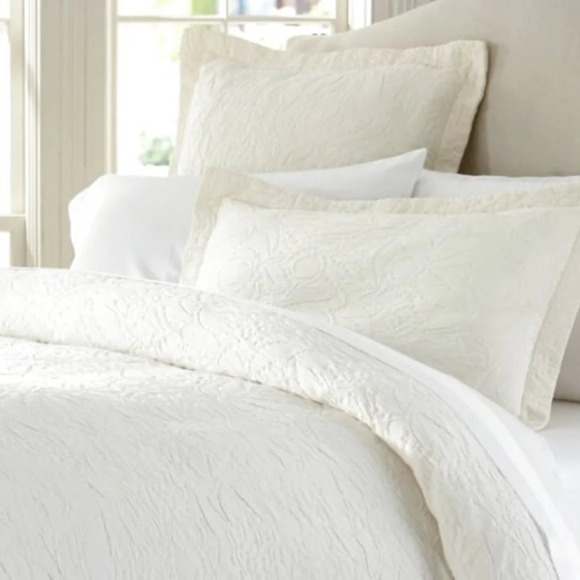 Pottery Barn Valerie Matelasse Cream King Sham - Picture 4 of 5